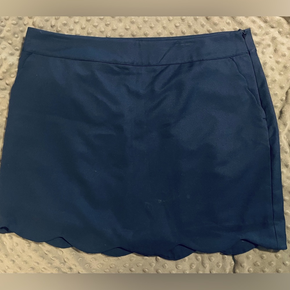 Vineyard Vine Solid Scalloped 17" Skort in Navy